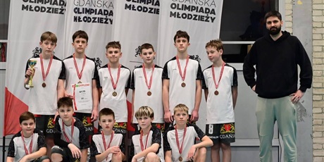 Powiększ grafikę: 3-miejsce-w-mini-pilce-siatkowej-677003.jpg