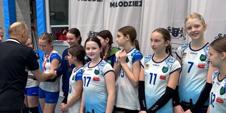 Powiększ grafikę: 3-miejsce-w-mini-pilce-siatkowej-677006.jpg