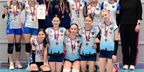 Powiększ grafikę: 3-miejsce-w-mini-pilce-siatkowej-677007.jpg