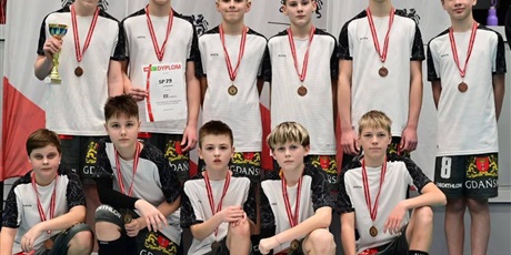 Powiększ grafikę: 3-miejsce-w-mini-pilce-siatkowej-677008.jpg