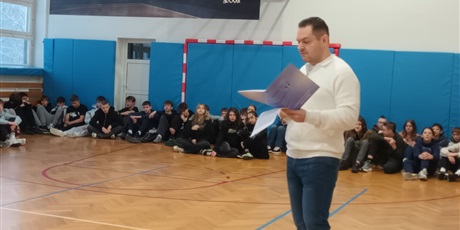 Powiększ grafikę: apel-podsumowujacy-i-polrocze-673486.jpg