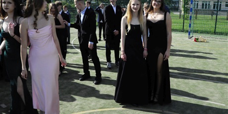 Powiększ grafikę: bal-osmoklasistow-702673.jpg