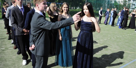 Powiększ grafikę: bal-osmoklasistow-702677.jpg