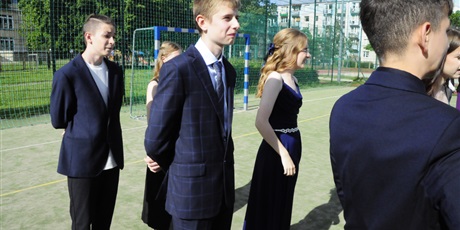 Powiększ grafikę: bal-osmoklasistow-702681.jpg