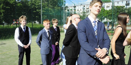 Powiększ grafikę: bal-osmoklasistow-702682.jpg