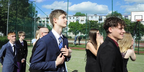 Powiększ grafikę: bal-osmoklasistow-702683.jpg