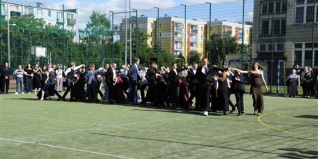 Powiększ grafikę: bal-osmoklasistow-702699.jpg
