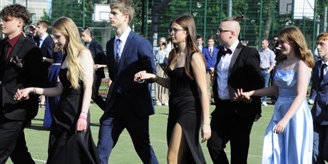 Powiększ grafikę: bal-osmoklasistow-702700.jpg