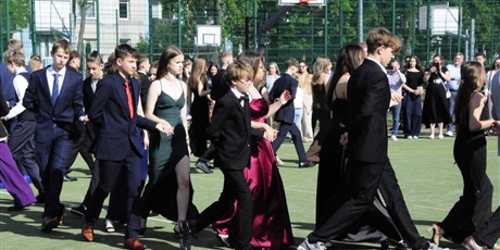 Powiększ grafikę: bal-osmoklasistow-702708.jpg