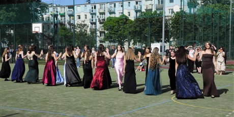 Powiększ grafikę: bal-osmoklasistow-702712.jpg