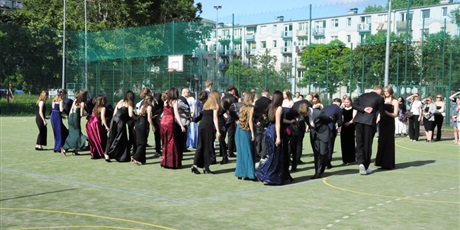 Powiększ grafikę: bal-osmoklasistow-702716.jpg