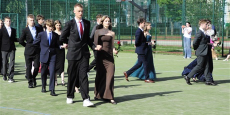 Powiększ grafikę: bal-osmoklasistow-702717.jpg