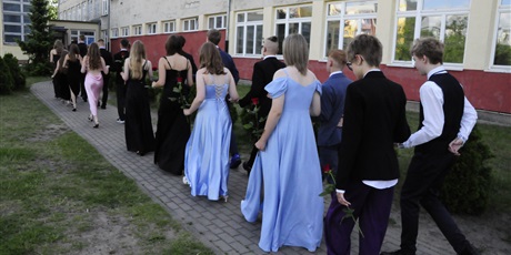 Powiększ grafikę: bal-osmoklasistow-702736.jpg