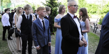Powiększ grafikę: bal-osmoklasistow-702738.jpg