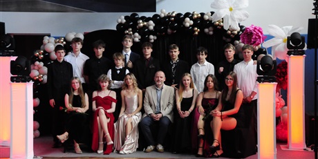 Powiększ grafikę: bal-osmoklasistow-702747.jpg