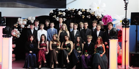 Powiększ grafikę: bal-osmoklasistow-702748.jpg