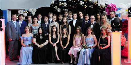 Powiększ grafikę: bal-osmoklasistow-702757.jpg
