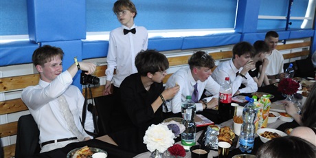 Powiększ grafikę: bal-osmoklasistow-702774.jpg