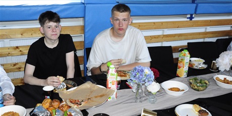 Powiększ grafikę: bal-osmoklasistow-702776.jpg