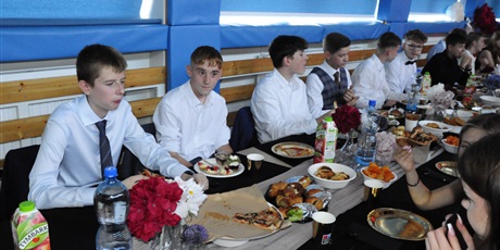 Powiększ grafikę: bal-osmoklasistow-702777.jpg