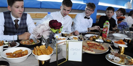 Powiększ grafikę: bal-osmoklasistow-702778.jpg