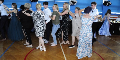 Powiększ grafikę: bal-osmoklasistow-702824.jpg