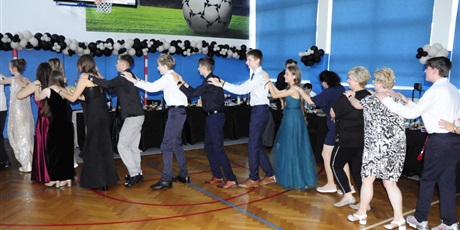 Powiększ grafikę: bal-osmoklasistow-702825.jpg