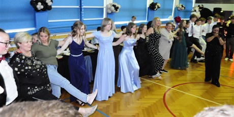 Powiększ grafikę: bal-osmoklasistow-702843.jpg