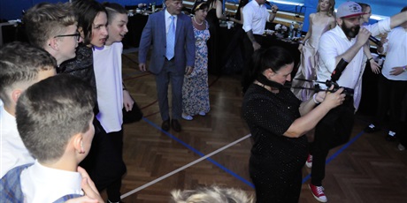 Powiększ grafikę: bal-osmoklasistow-702854.jpg