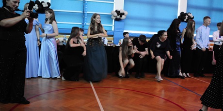 Powiększ grafikę: bal-osmoklasistow-702855.jpg