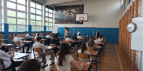 Powiększ grafikę: egzaminy-osmoklasistow-jezyk-polski-692777.jpg