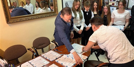 Powiększ grafikę: egzaminy-osmoklasistow-jezyk-polski-692778.jpg