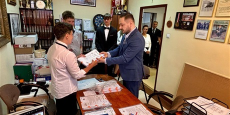 Powiększ grafikę: egzaminy-osmoklasistow-zakonczone-693213.jpg