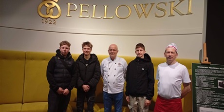 Powiększ grafikę: klasy-8-w-piekarni-pellowski-681399.jpg