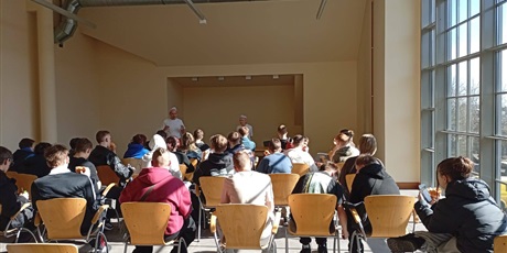 Powiększ grafikę: klasy-8-w-piekarni-pellowski-681411.jpg