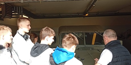 Powiększ grafikę: klasy-8-w-piekarni-pellowski-681413.jpg