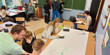 Powiększ grafikę: lekcje-ze-studentami-w-sp79-578391.jpg