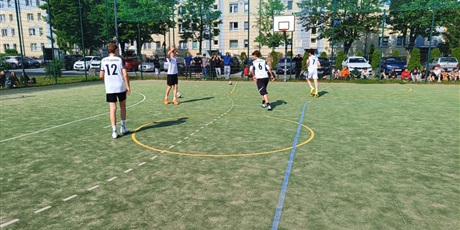 Powiększ grafikę: mecz-uczniowie-nauczyciele-624895.jpg