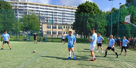 Powiększ grafikę: mecz-uczniowie-nauczyciele-624897.jpg
