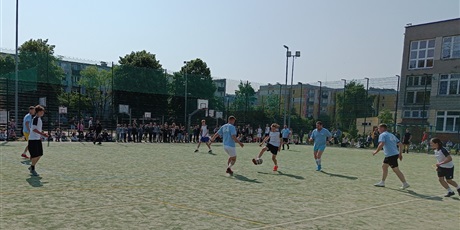 Powiększ grafikę: mecz-uczniowie-nauczyciele-624931.jpg