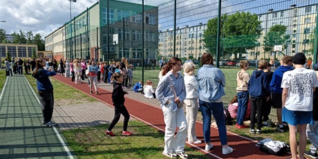 Powiększ grafikę: mecz-uczniowie-nauczyciele-624946.jpg