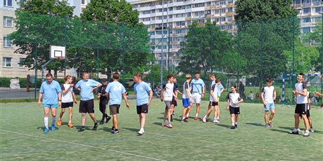 Powiększ grafikę: mecz-uczniowie-nauczyciele-624949.jpg