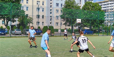 Powiększ grafikę: mecz-uczniowie-nauczyciele-624960.jpg