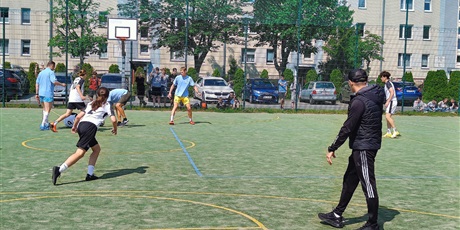 Powiększ grafikę: mecz-uczniowie-nauczyciele-624961.jpg