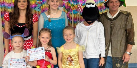 Powiększ grafikę: miedzynarodowy-dzien-postaci-z-bajek-w-naszej-szkole-653444.jpg