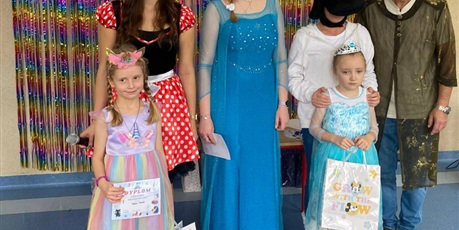 Powiększ grafikę: miedzynarodowy-dzien-postaci-z-bajek-w-naszej-szkole-653446.jpg