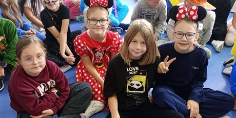 Powiększ grafikę: miedzynarodowy-dzien-postaci-z-bajek-w-naszej-szkole-653449.jpg