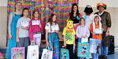 Powiększ grafikę: miedzynarodowy-dzien-postaci-z-bajek-w-naszej-szkole-653450.jpg