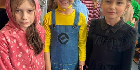 Powiększ grafikę: miedzynarodowy-dzien-postaci-z-bajek-w-naszej-szkole-653455.jpg