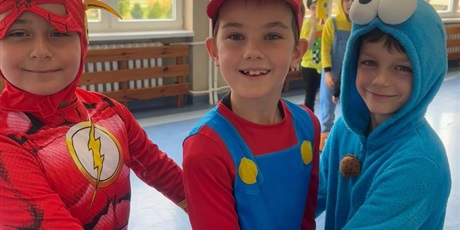 Powiększ grafikę: miedzynarodowy-dzien-postaci-z-bajek-w-naszej-szkole-653456.jpg